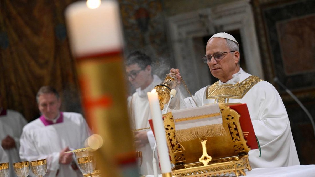 Momen Bersejarah Paus LEO XIV Pimpin Misa Pertama di Vatikan