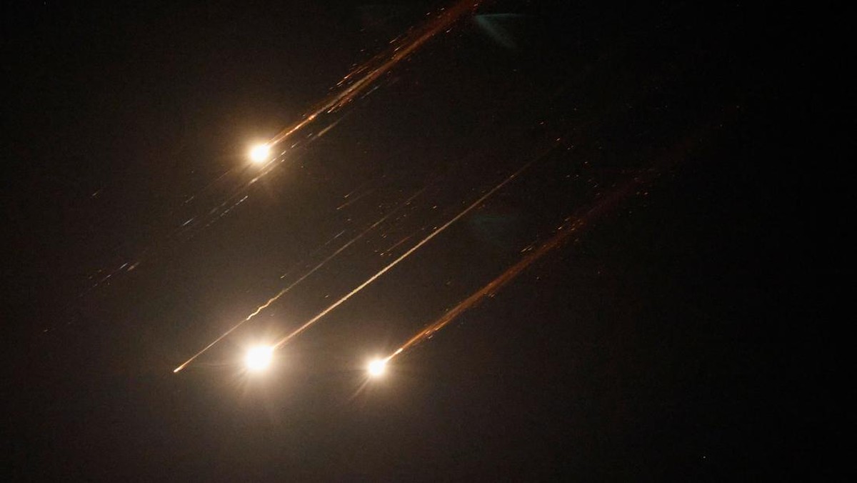 Israel Vs Iran Memanas! Ladang Gas Terbesar Diserang-Hujan Rudal