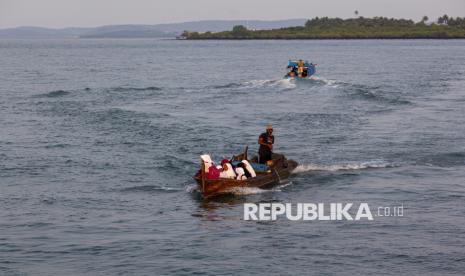 Perahu Motor Jadi Andalan Transportasi Siswa Sekolah di Pulau Mubud