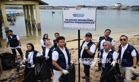 Relawan BUMN di Bintan Selamatkan Dugong dan Ekosistem Laut