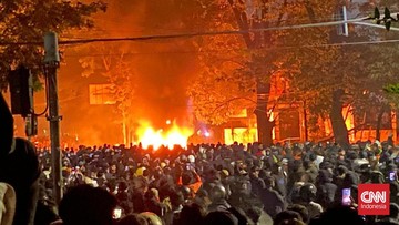 Ricuh di Bandung, Pagar Gedung Sate hingga Hotel Diterobos Massa