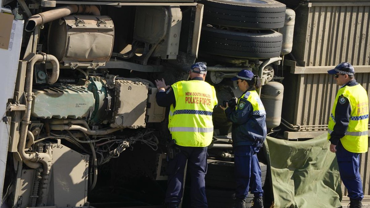 Kecelakaan Maut Bus Turis Terguling, 5 Orang Tewas Puluhan Terluka