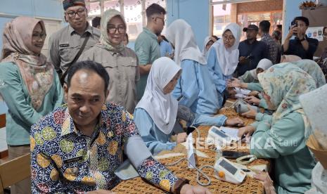 Ngatiyana Tegaskan Larangan Siswa Bawa Ponsel ke Sekolah