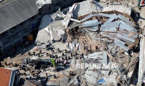 Seskab Teddy: Presiden Minta Seluruh Ponpes Resmi Dicek, Bangunan Diperbaiki, dan Diberi Bantuan