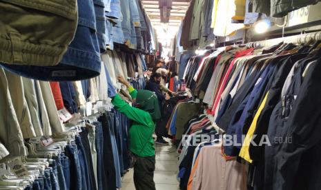 Pemerintah Didesak Terapkan SNI Wajib untuk Kain dan Pakaian Jadi di Tengah Maraknya Thrifting