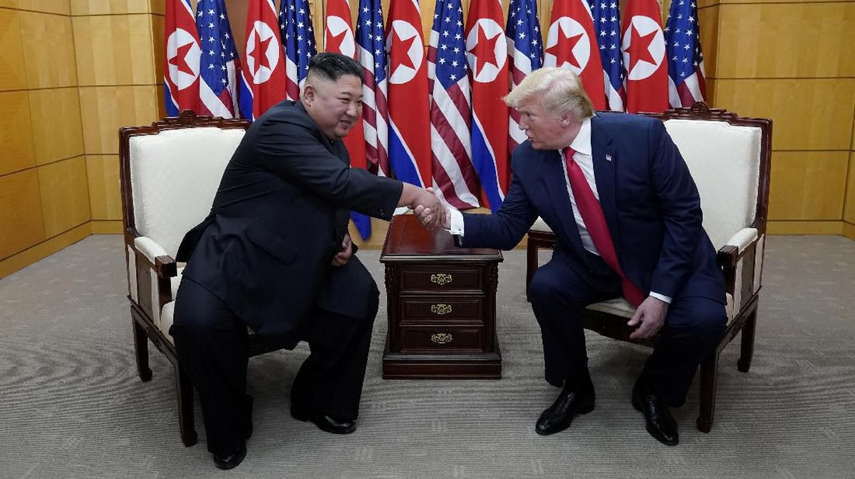 Trump Lakukan Tur Asia, Siap “Temu Kangen” dengan Kim Jong Un