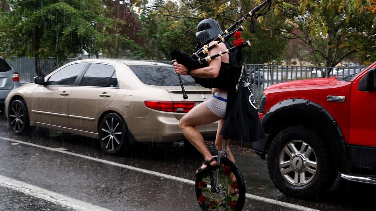 Potret Demo Anti-Trump Berubah Jadi Parade Telanjang Massal!