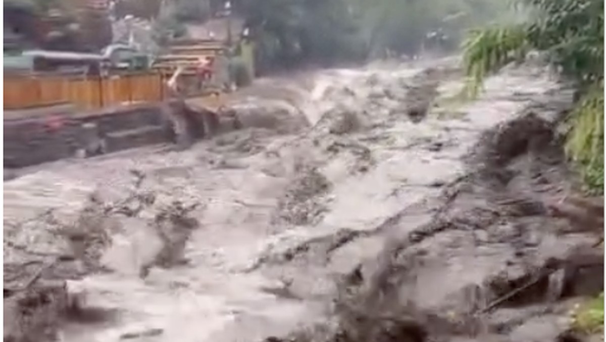 Banjir Bandang Kawasan Wisata Guci Tegal, BNPB Kasih Peringatan Ini