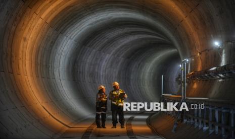 Melihat Langsung Pengerjaan Proyek MRT Thamrin-Monas