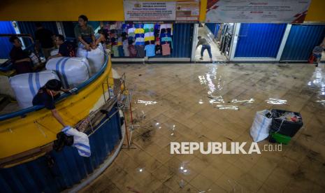 Banjir di Pela Mampang Jaksel Capai Ketinggi 95 Cm