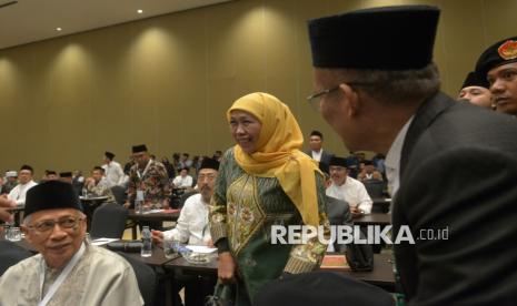 Khofifah Ajak Masyarakat Jadikan Sholat sebagai Fondasi Disiplin dan Persatuan