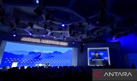 Presiden Prabowo Terharu Atas Syukur Warga Terima Panel Interaktif