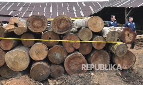 Polres Kuningan Tetapkan Lima Tersangka Ilegal Logging di Gunung Ciremai