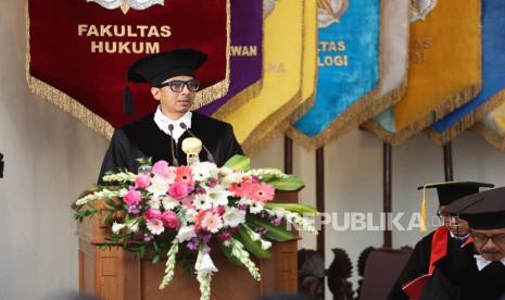 Guru Besar UGM Prof Zainal Singgung Krisis Independensi Lembaga Negara: Alarm Bahaya untuk Demokrasi