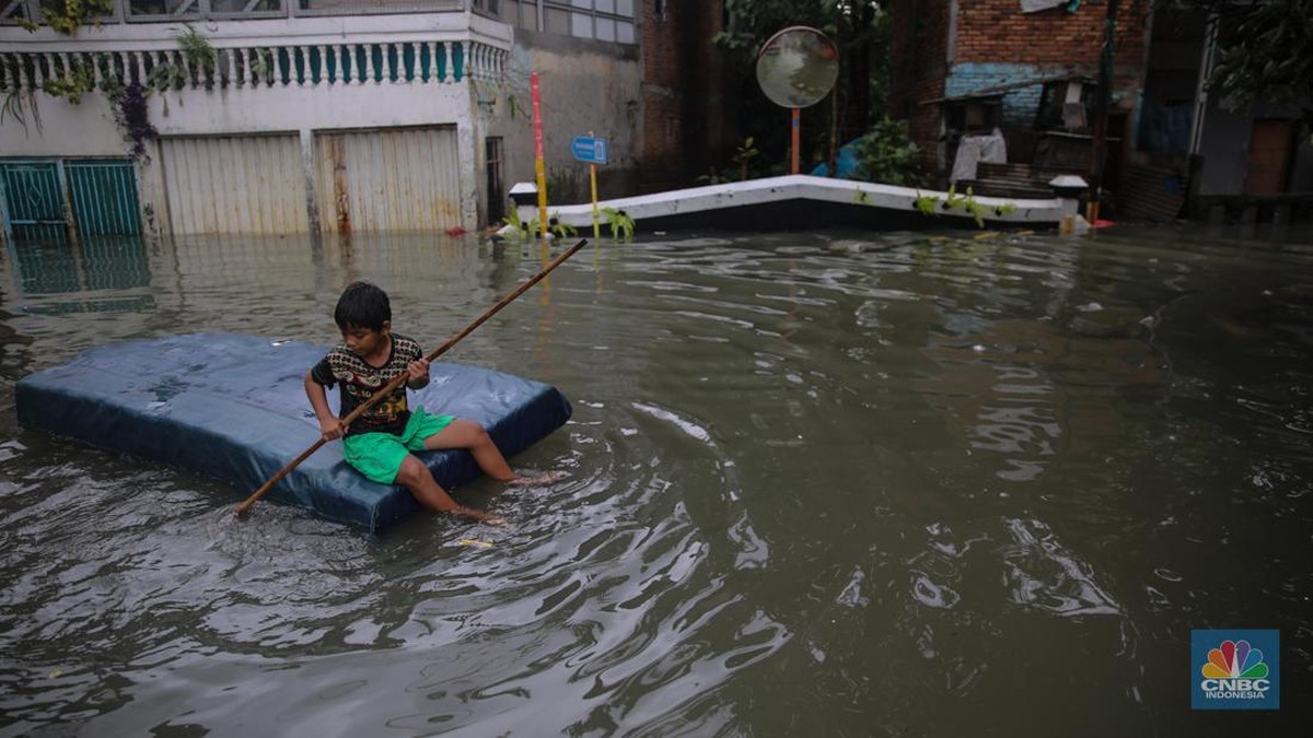 Jakarta Hujan Deras, Banjir Rendam Pemukiman Warga