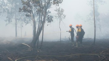 FOTO: Bandara Internasional Supadio Kalbar Dikepung Karhutla