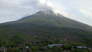 Gunung Ile Lewotolok Erupsi 278 Kali dalam Dua Hari