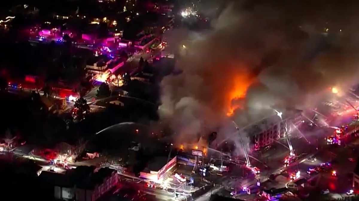 Proyek Properti Terbakar Hebat, 100 Petugas Damkar Lebih Diterjunkan