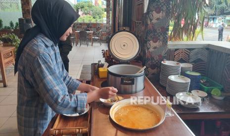Menikmati Sayur Lodeh Sepuasnya dengan Harga Sederhana di Kawasan Wisata Lembang