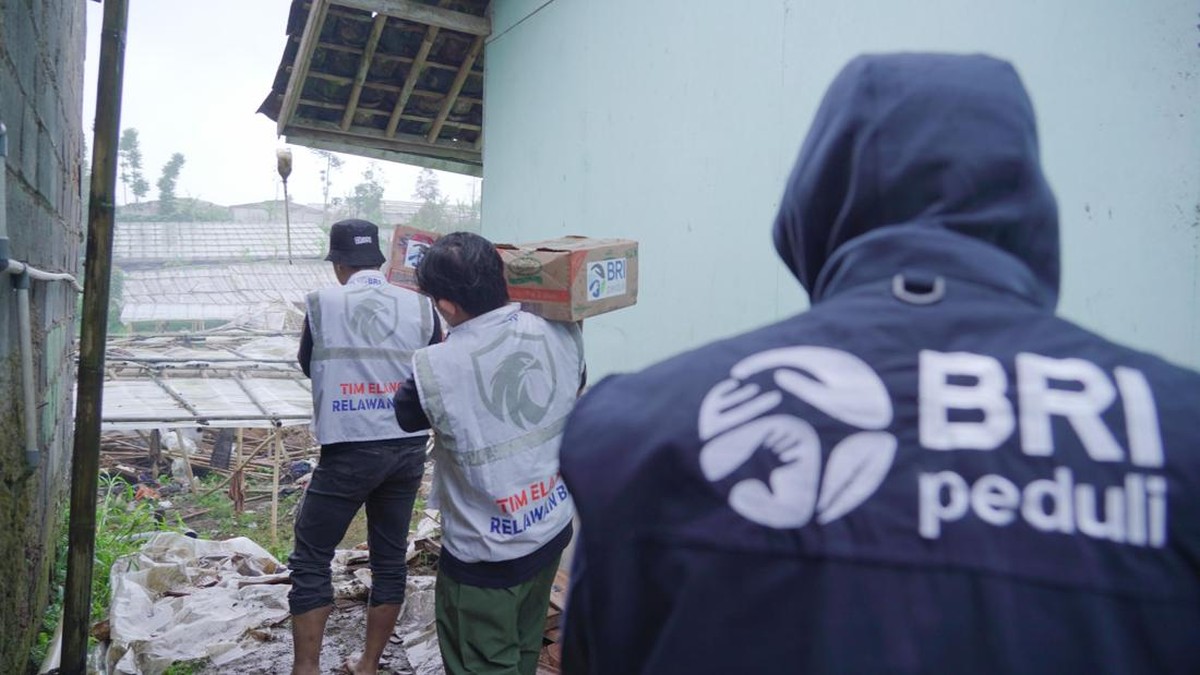 BRI Salurkan Bantuan Bagi Korban Bencana Longsor Cisarua Kab Bandung