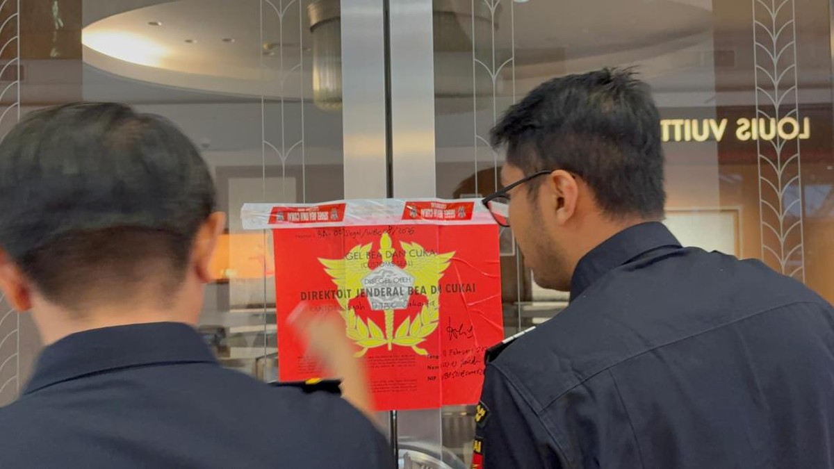 Bea Cukai Segel 3 Toko Perhiasan Emas Mewah di 3 Mal Jakarta