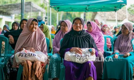 Menuju HPN 2026, PWI Pusat dan Artha Graha Peduli Gelar Baksos di Ponpes Nurul Ibad Banten