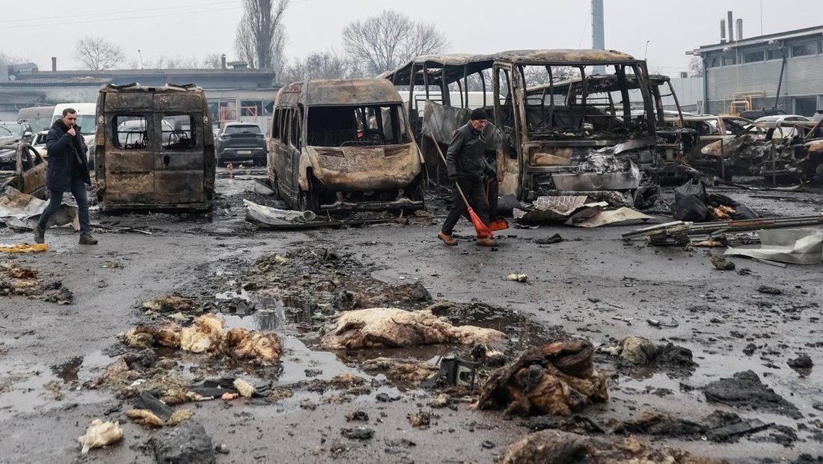 Drone Rusia Hantam Odesa, Puluhan Mobil Hangus Terbakar