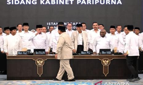 Prabowo Urges Cabinet to Avoid Luxury Open Houses on Eid