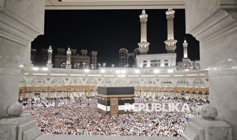 Puluhan Jamaah Umrah Diberangkatkan ke Tanah Suci Meski AS dan Iran Masih Perang