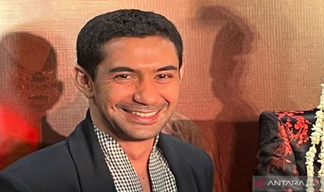 Reza Rahadian Kembali ke Film Horor dalam ‘Suzzanna: Santet Dosa di Atas Dosa’