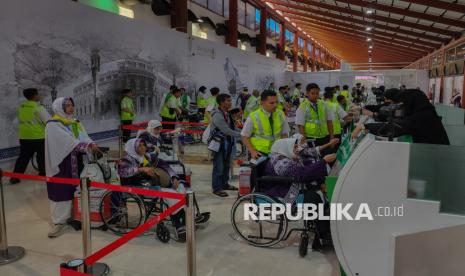 Ruang Udara Ditutup Sebabkan Pembatalan Keberangkatan Jamaah Umroh, Ini Mitigasi Pemerintah
