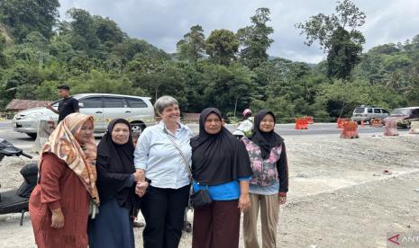 Warga Jerman Bantu Korban Banjir di Padang Panjang Sambut Idul Fitri