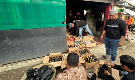 Polresta Cirebon Sita 1.892 Botol Miras Jelang Lebaran