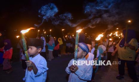 Naskah Khutbah Jumat: Anjuran Membaca Takbir Malam Idul Fitri