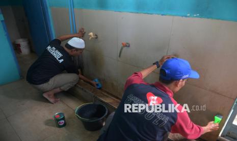 Kolaborasi Lagi, Pejuang Mushola dan Artha Graha Peduli Bersihkan Mushola di TPST Bantargebang