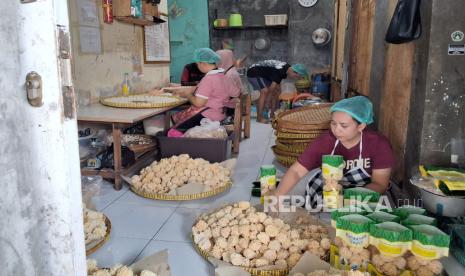 Kisah Usaha Rengginang Binaan Pertamina, Dari Dapur Rumah Menembus Pasar Nasional