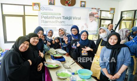 YIS Ajak 50 Ibu-Ibu Ikuti Pelatihan Bikin Takjil Viral