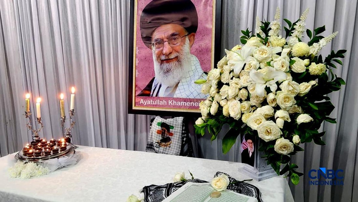 Potret Kedubes Iran Gelar Doa Bersama Mengenang Ayatollah Ali Khamenei