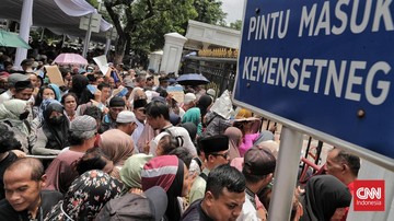 FOTO: Antusias Warga Antre Open House Istana