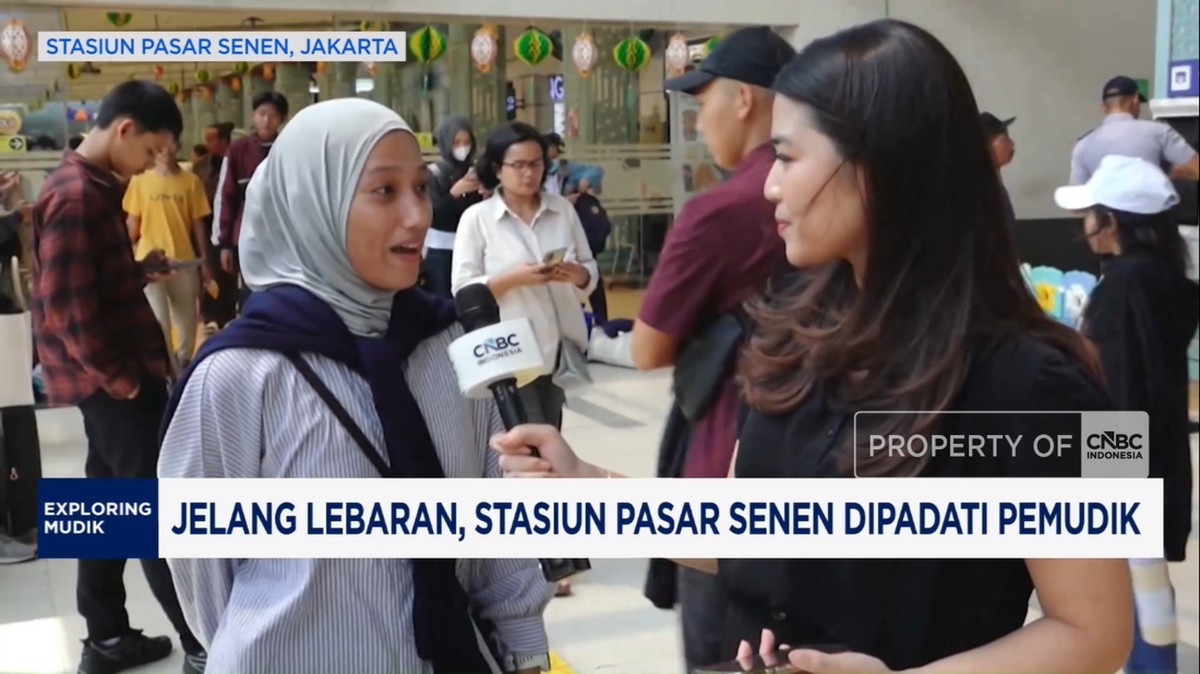 Video: Jelang Lebaran, Stasiun Pasar Senen Dipadati Pemudik