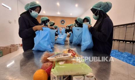 Menengok Penyediaan Menu MBG Bulan Ramadhan di SPPG, ‘Ibu-Ibu Bisa Cek Detail Harganya’