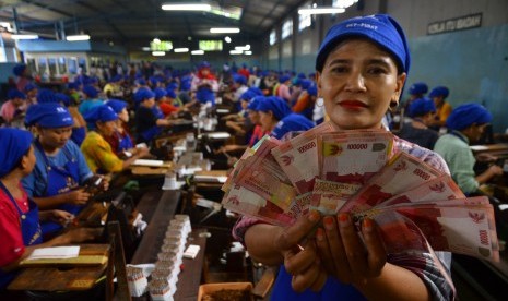 Disnakertrans Peringatkan Perusahaan di Jateng Wajib Bayarkan THR Maksimal H-7 Lebaran
