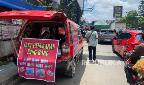 Jasa Penukaran Uang Mendulang Cuan Jelang Lebaran, Untung Bisa Sampai Ratusan Juta Rupiah