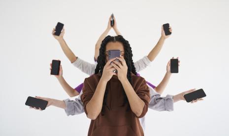 Remaja yang Main HP 7 Jam Sehari Lebih Rentan Alami Gangguan Makan