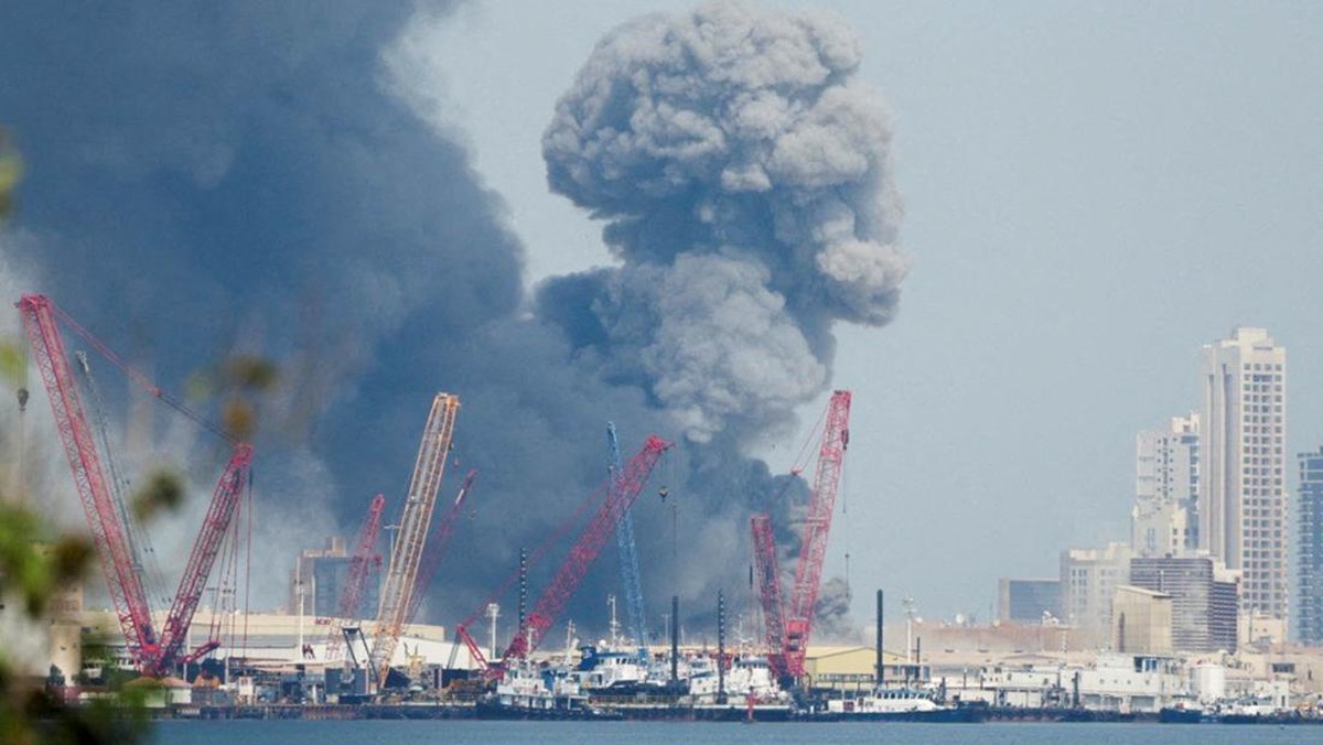 Detik-Detik Rudal Iran Hancurkan Pangkalan Militer AS di Bahrain