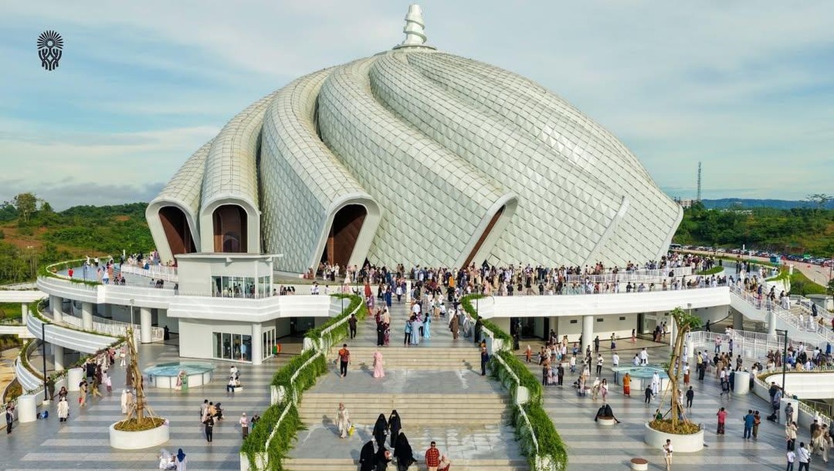 Masjid IKN Gelar Salat Idulfitri Perdana, Penampakannya Tak Terduga