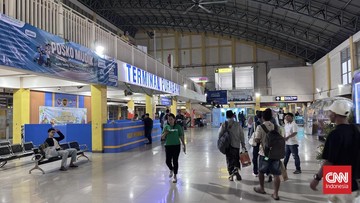 Puluhan Ribu Pemudik Padati Terminal Purabaya Sidoarjo