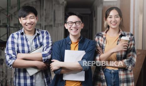 Kuliah Sambil Kerja, Strategi Adaptif Mahasiswa di Tengah Perubahan Dunia Kerja