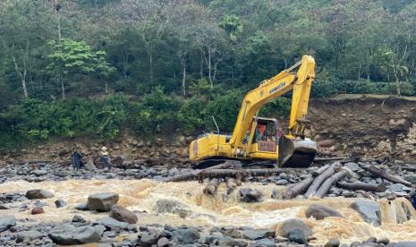 Jalan Alternatif di Bener Meriah Lumpuh Akibat Sungai Meluap