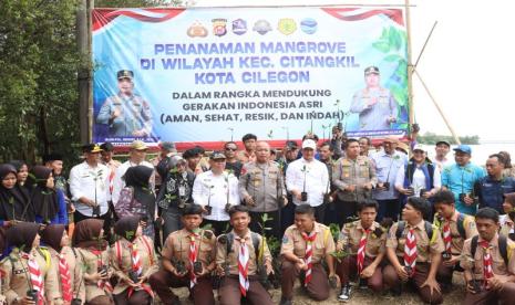 Polda Banten Tanam 1.000 Mangrove di Cilegon untuk Cegah Abrasi